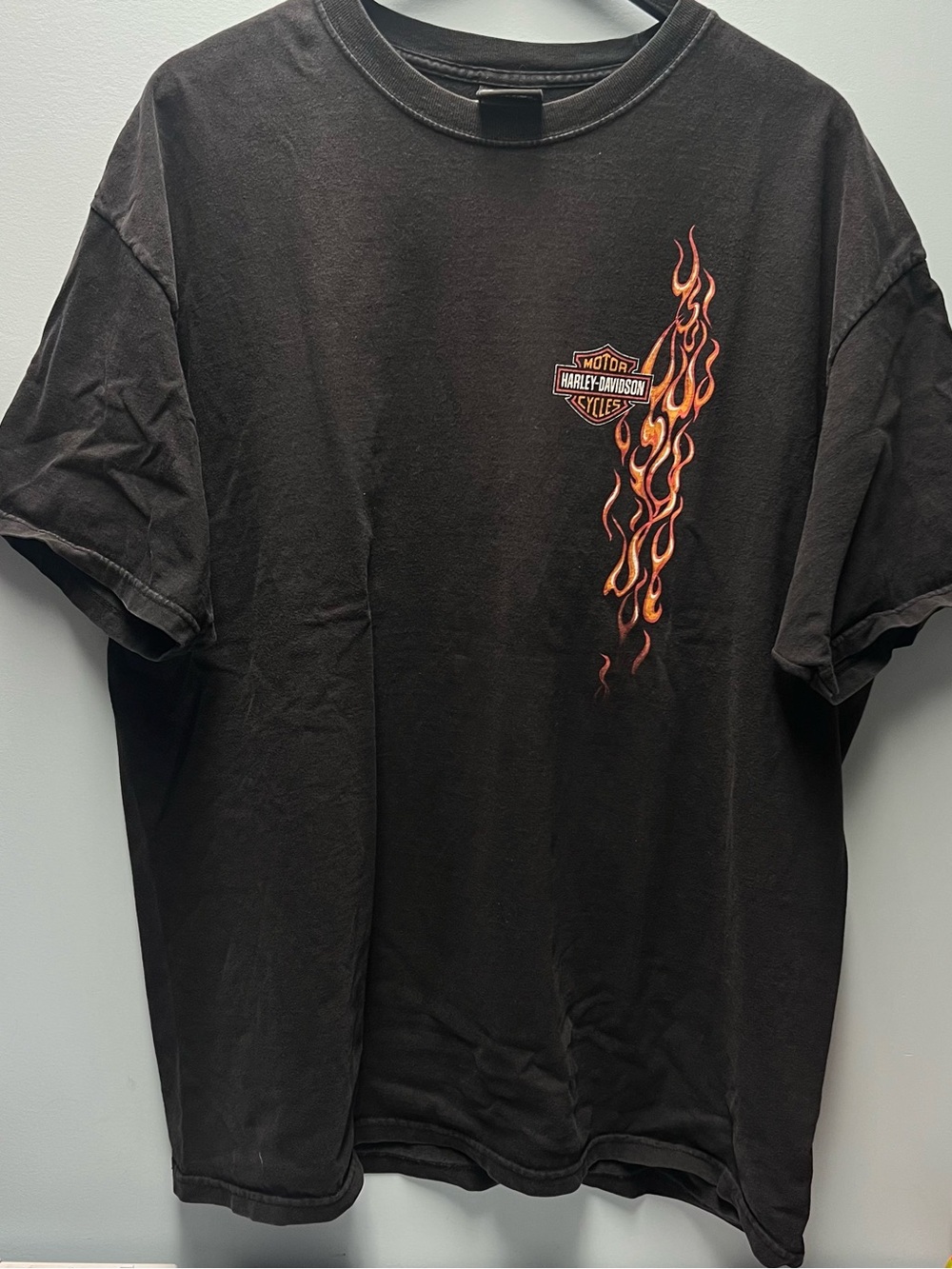 VTG Harley-Davidson Black Tee with Flame Chest Graphic Maui~Hawaii